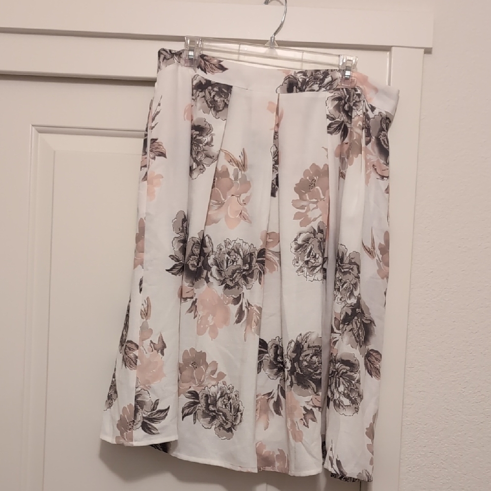 City Chic A-Line Skirt in Pink and Gray Floral Size 14